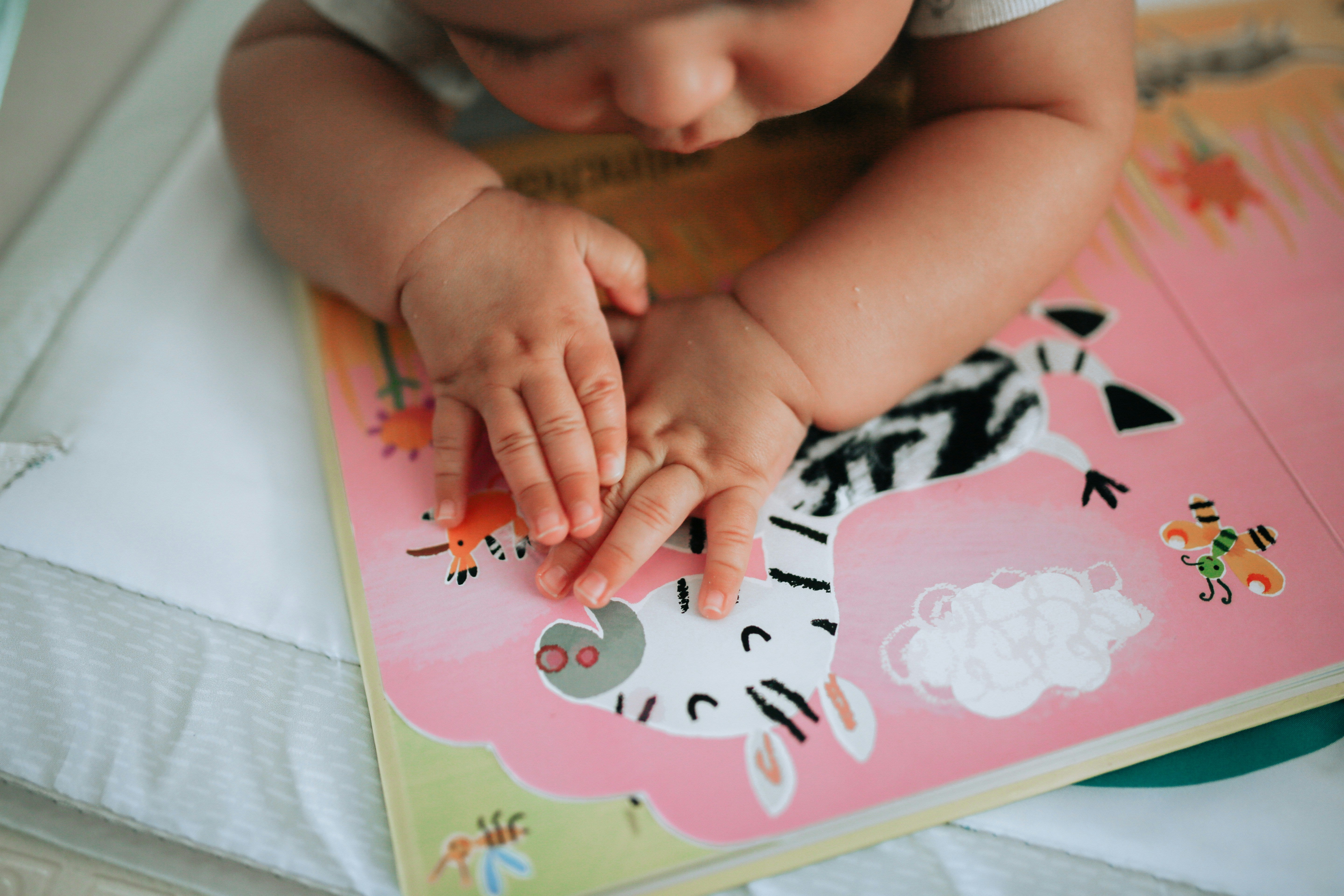 Can a baby learn two languages at the same time?